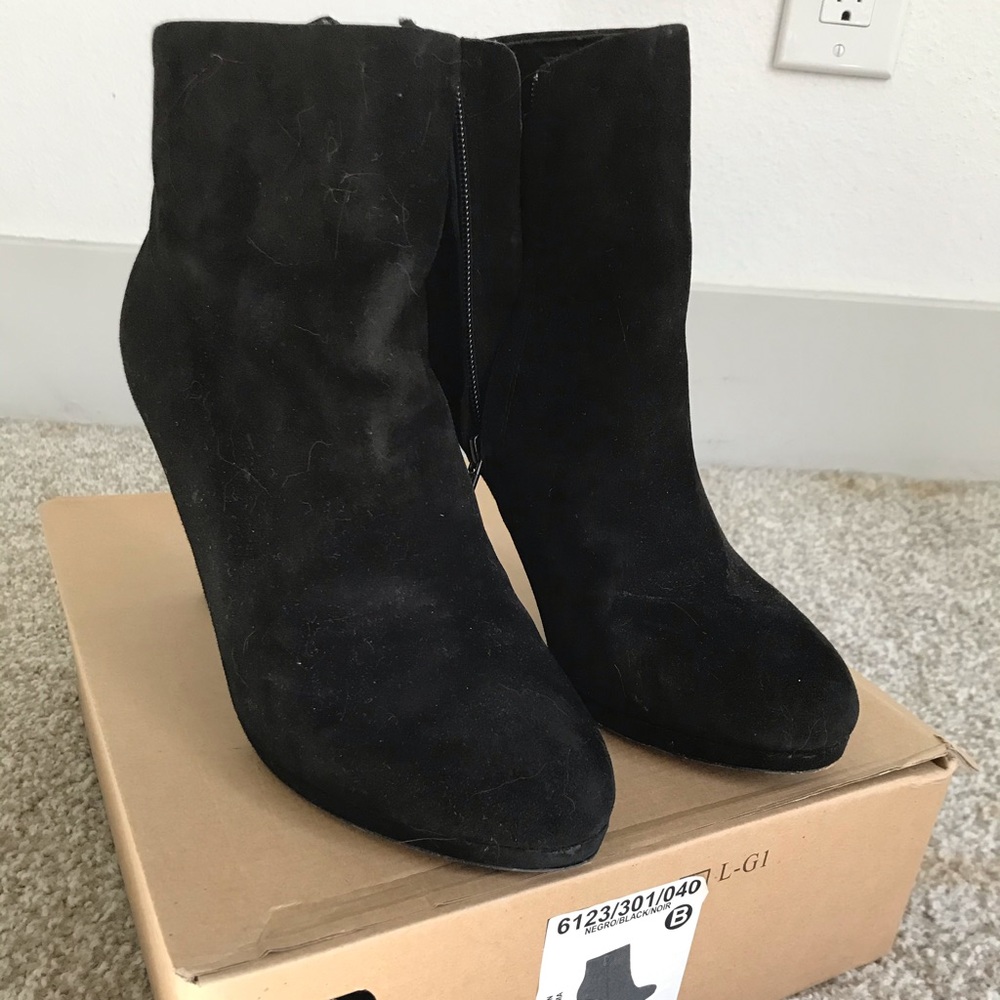 Black suede Zara ankle booties